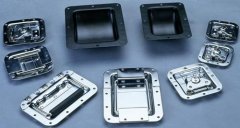 How to install flight case on wheels