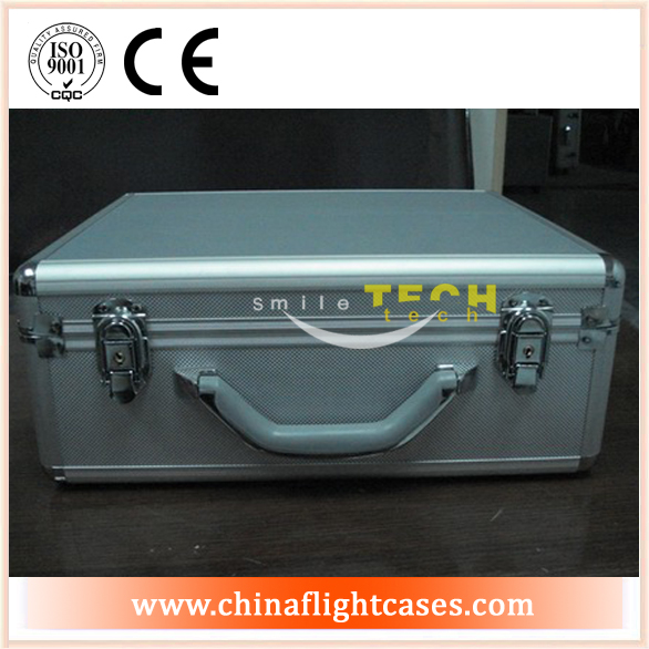<b>Stylish Brief Sliver White Aluminum Case with Interior Foam</b>