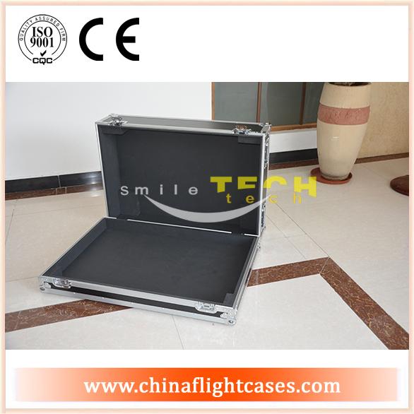 <b>Behringer x32 ATA flight case with 9mm plywood</b>